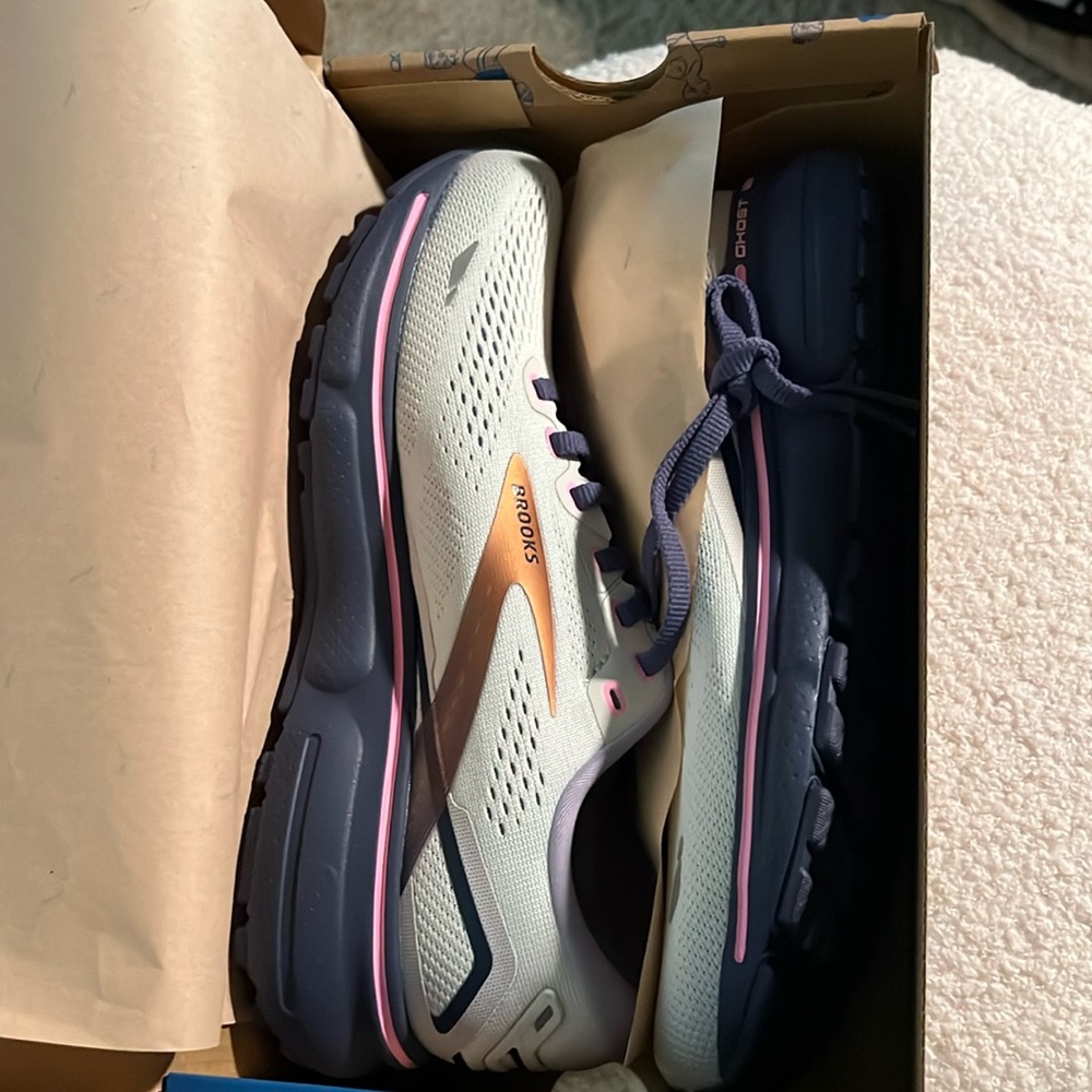 Brooks Ghost 15 size 7. NWT